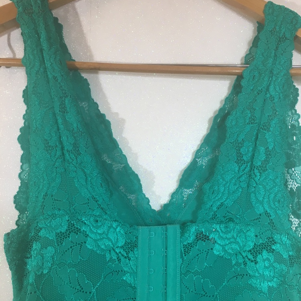 Tops - Picture 5 of 6